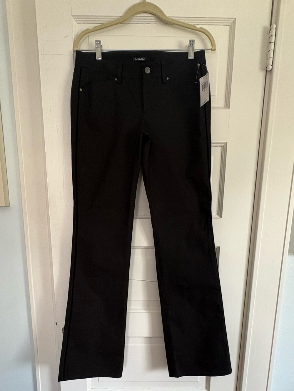 Tahari Black Pants Women’s Size 6. NWT. Mid-Rise. Elevated. Upscale. Preppy
